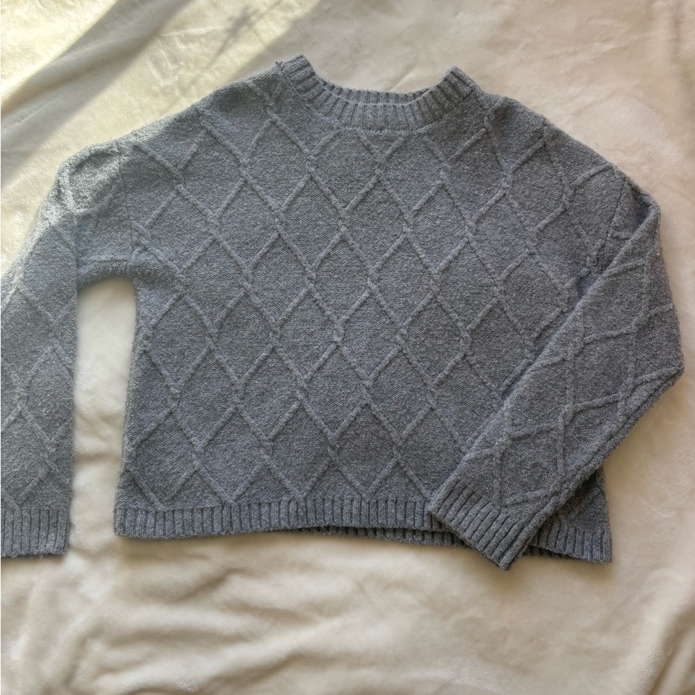 Elegant Gray Diamond Pattern Sweater